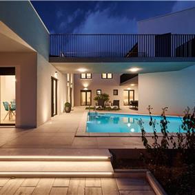 6 bedroom villa with heated pool near Omis, sleeps 12